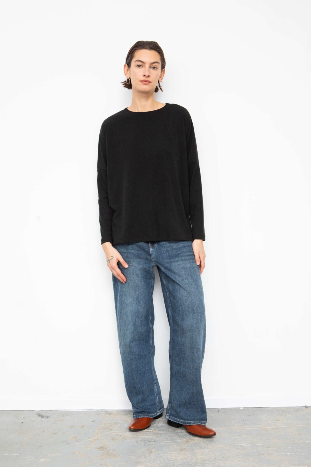 חולצה OVER SIZE מור - שחור